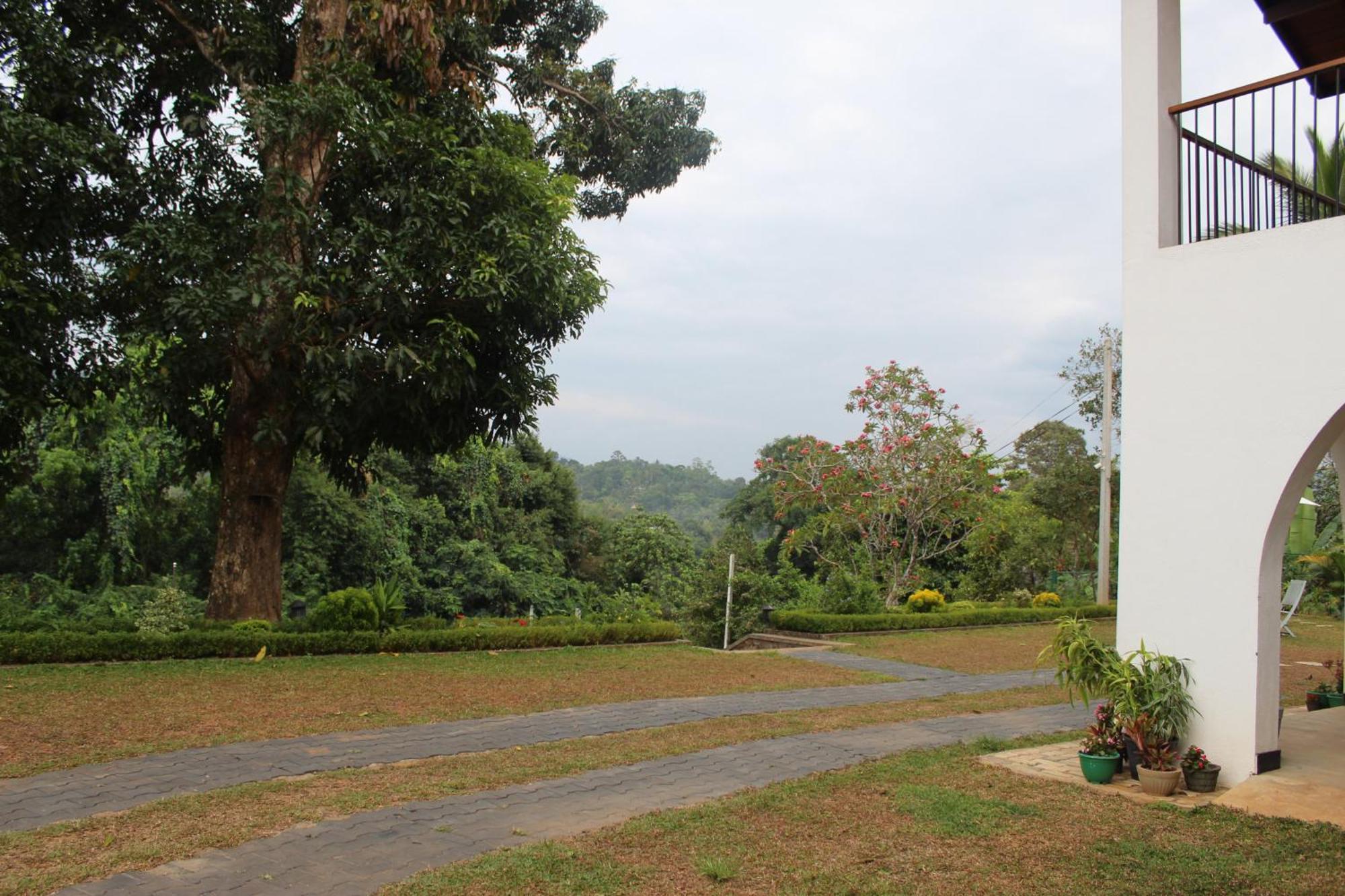 Villa Nilmalee Gampola Extérieur photo